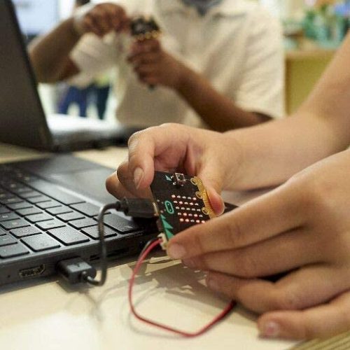 micro:bit BBC Micro-Controller with Motion Detection, Compass, LED Display and Bluetooth, Model Number: MB80 – Image 4